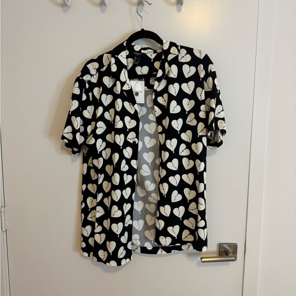 Stylish Black and White Broken Heart Print Men's Shirt